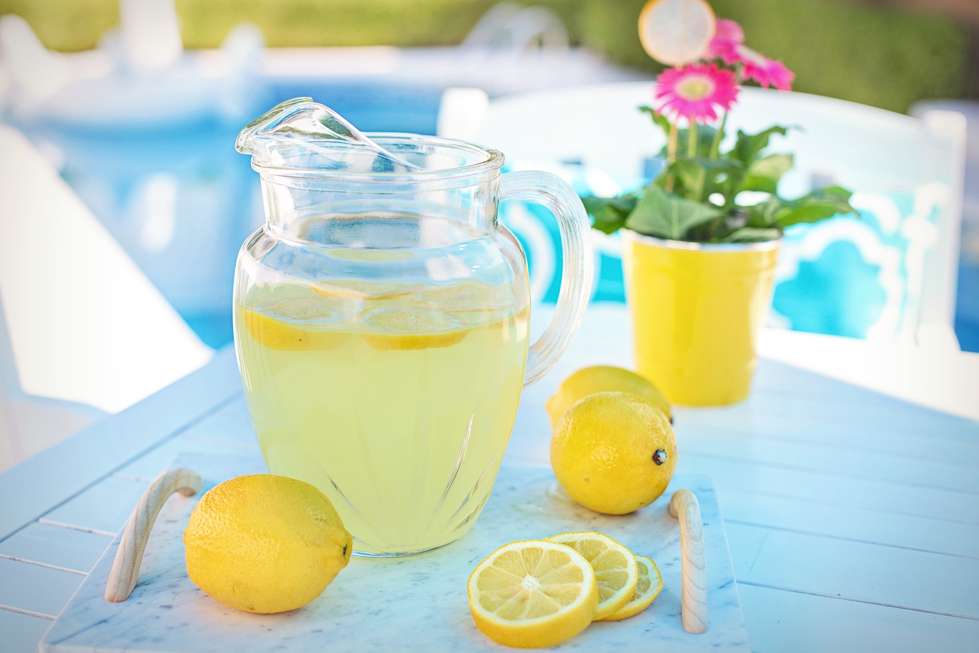 Zitronen Limonade mit Minze - Zuckerreduziertes Rezept
